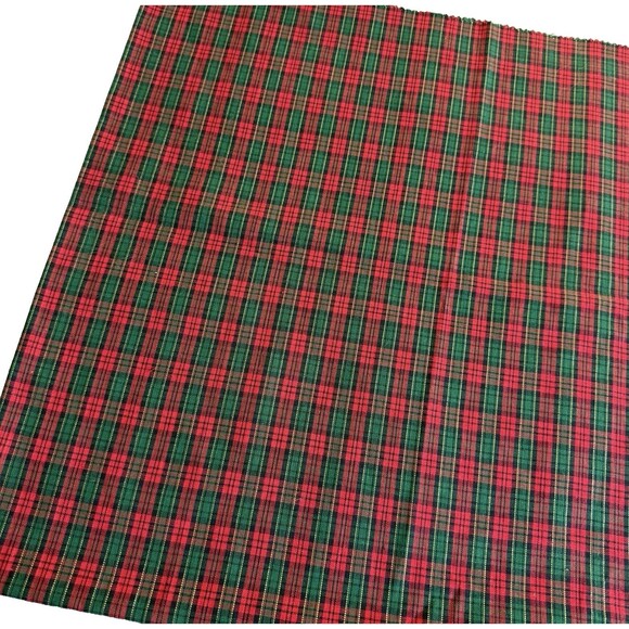 VTG CHRISTMAS RED GREEN LUREX PLAID TARTAN FABRIC POLY COTTON BLEND REMNANT - Picture 1 of 4